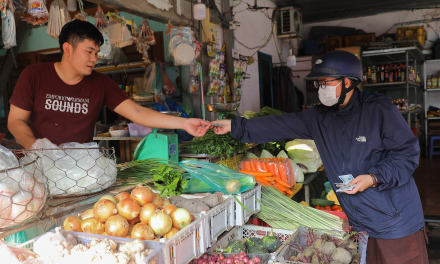 Tiểu thương lo lỗ khi giá hàng hóa tăng cao